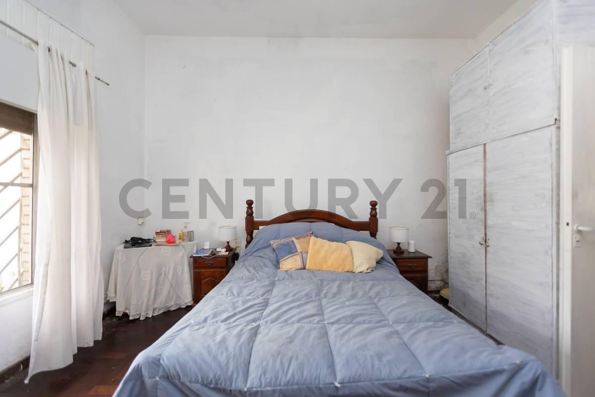 Foto de VENTA CASA MULTIFAMILIAR 4 AMB CON COCHERA VILLA BOSCH, imagen 4