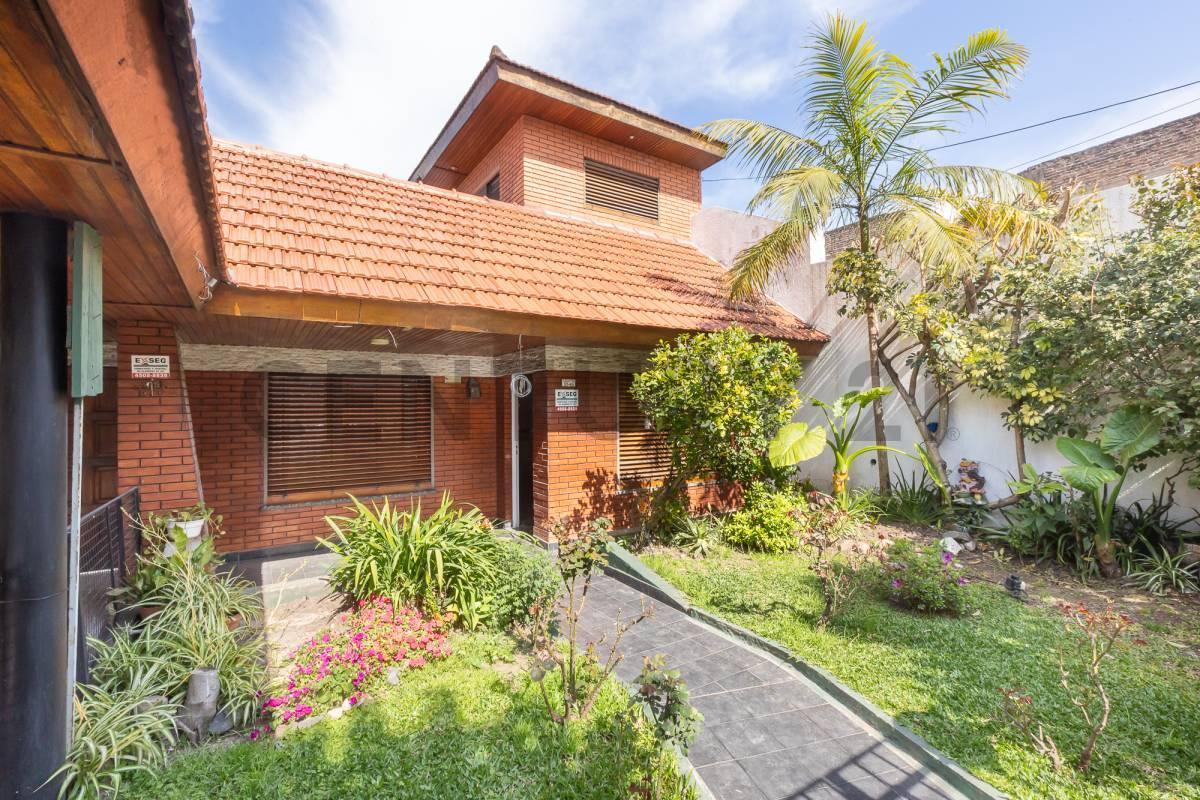 Foto de VENTA - PERMUTA CASA 4 AMB EN CASEROS CON COCHERA, imagen 4