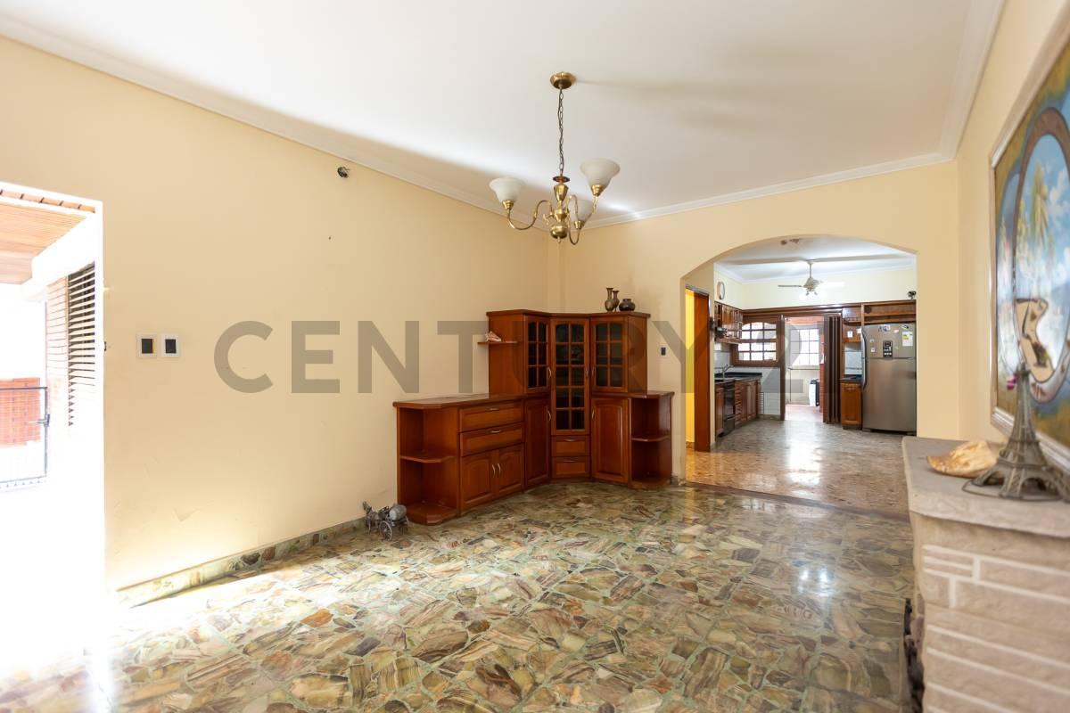 Foto de VENTA - PERMUTA CASA 4 AMB EN CASEROS CON COCHERA, imagen 5