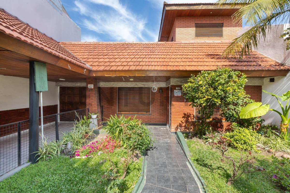 Foto de VENTA - PERMUTA CASA 4 AMB EN CASEROS CON COCHERA, imagen 1