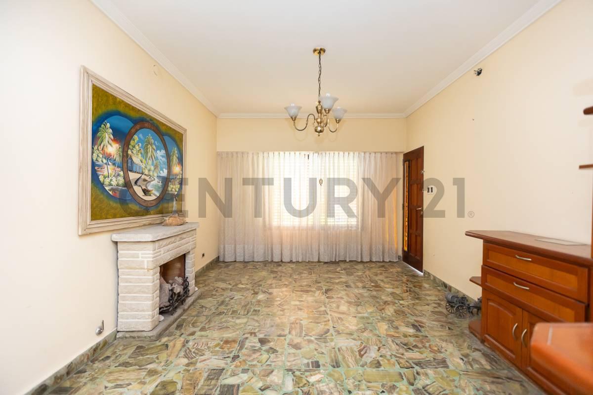 Foto de VENTA - PERMUTA CASA 4 AMB EN CASEROS CON COCHERA, imagen 3