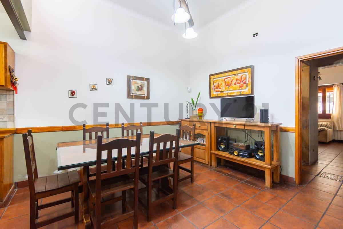 Foto de Casa 5 amb jardin y quincho PERMUTA APTO CREDITO, imagen 4