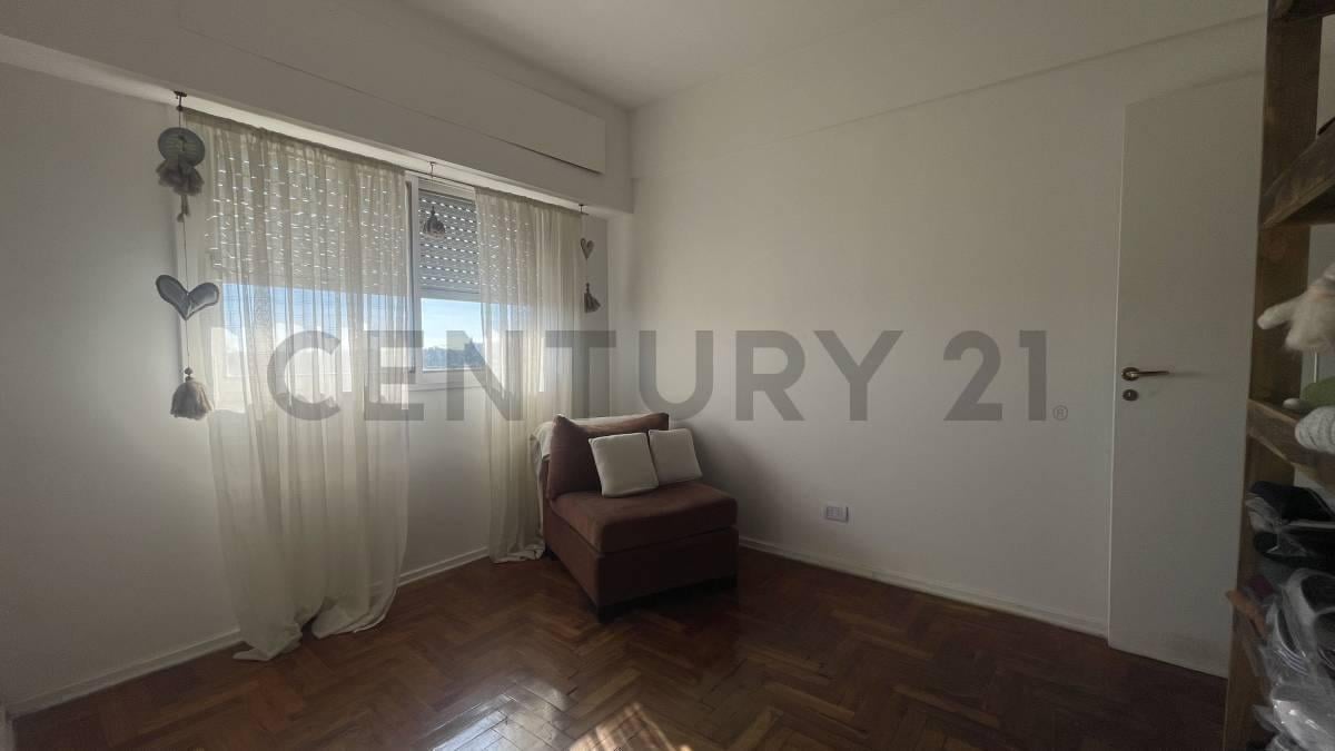 Foto de Departamento 4 ambientes con cochera – 3 dormitorios – Balcón con vista, imagen 2