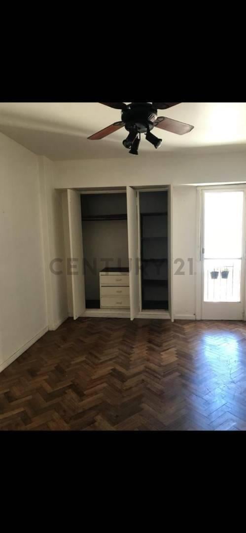 Foto de Monoambiente luminoso en venta en Recoleta – Ideal para reciclar, imagen 2
