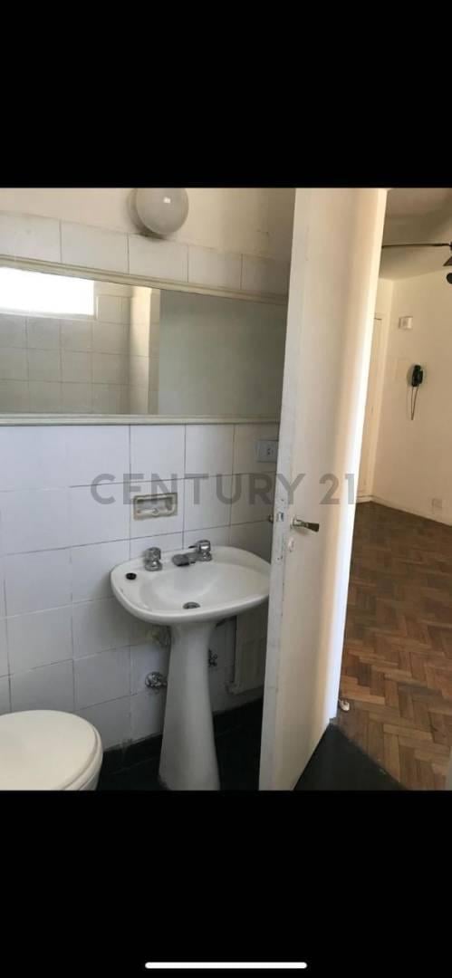 Foto de Monoambiente luminoso en venta en Recoleta – Ideal para reciclar, imagen 5