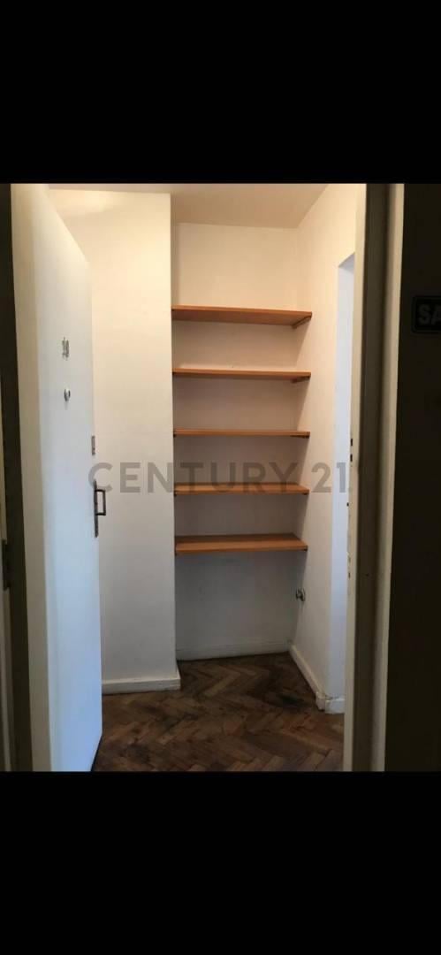 Foto de Monoambiente luminoso en venta en Recoleta – Ideal para reciclar, imagen 3