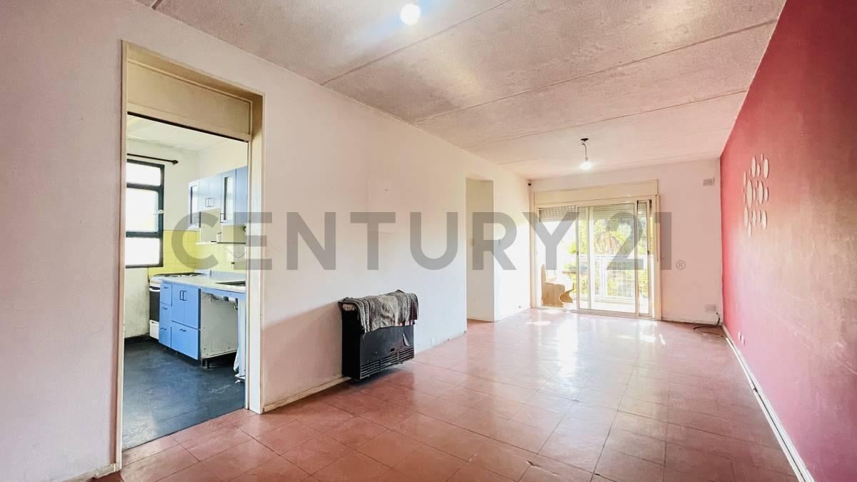 Foto de Departamento de 4 Ambientes en Venta en Nueva Pompeya con Balcón, imagen 2