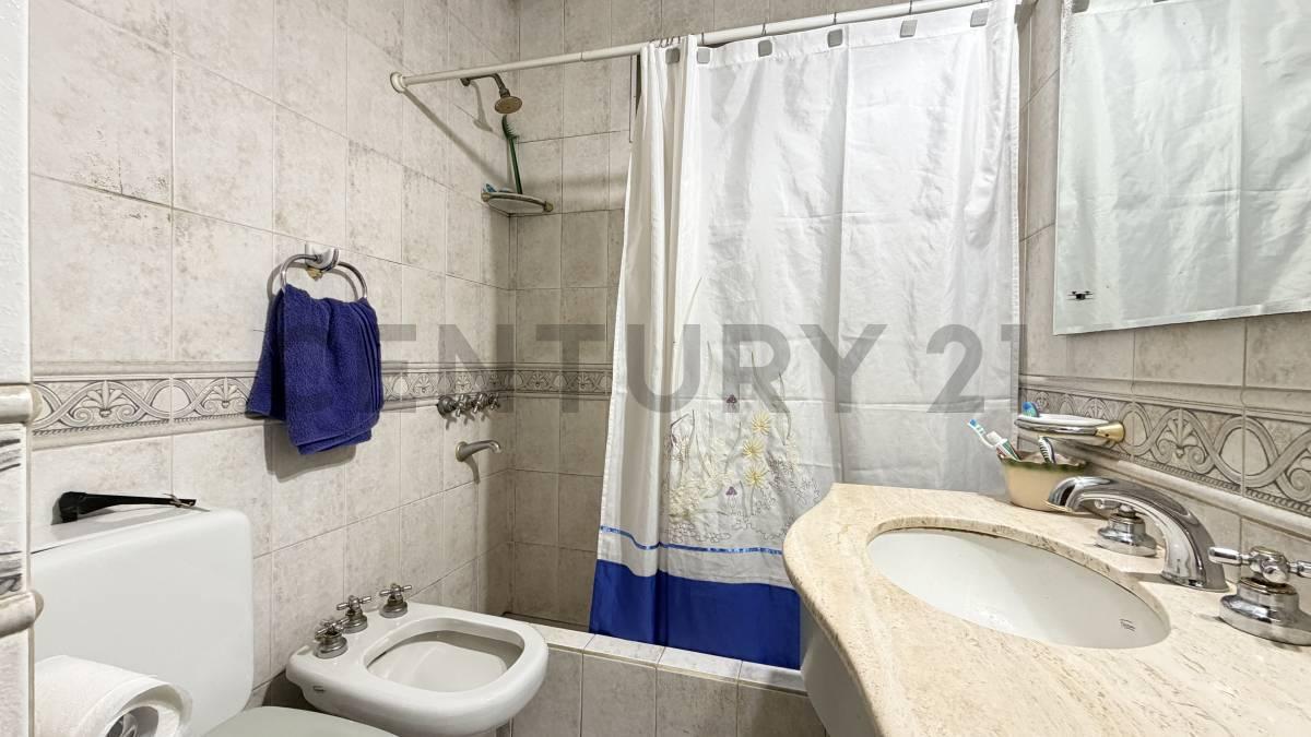 Foto de Venta Casa 3 ambientes con garage, jardín, patio y quincho – Sarandí, imagen 5