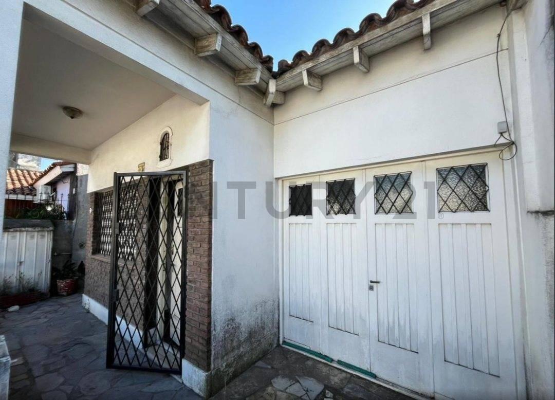 Foto de VENTA DE CASA 3 AMBIENTES, GARAJE, PATIO, EN MORÓN, imagen 1