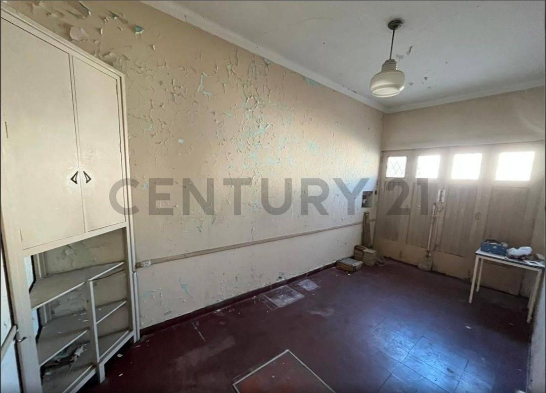 Foto de VENTA DE CASA 3 AMBIENTES, GARAJE, PATIO, EN MORÓN, imagen 4