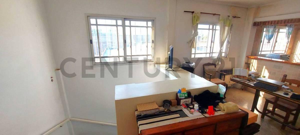 Foto de VENTA DE PH 4 AMBIENTES GRAN TERRAZA EN CASEROS, imagen 1