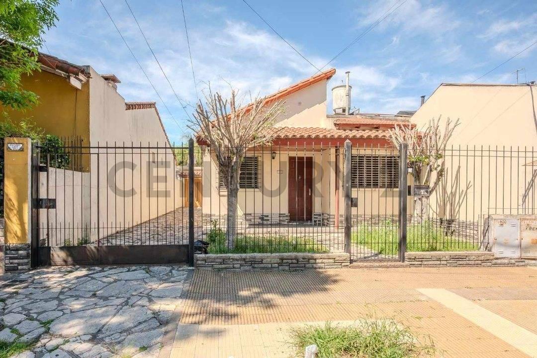 Foto de VENTA PH 5 AMB COCH Y PATIO V. SARMIENTO - PERMUTA, imagen 5