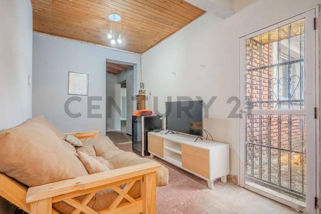 Foto de VENTA PH 5 AMB COCH Y PATIO V. SARMIENTO - PERMUTA, imagen 3