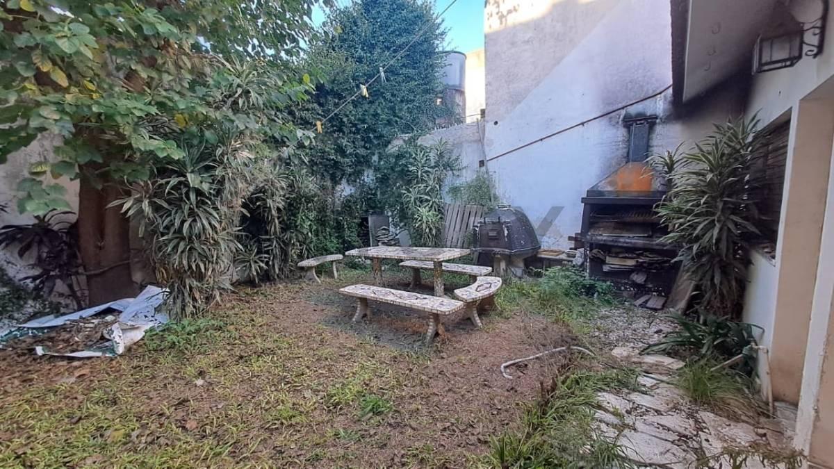 Foto de VENTA CASA Y DEPÓSITO PERMUTA USD 100.000, imagen 1