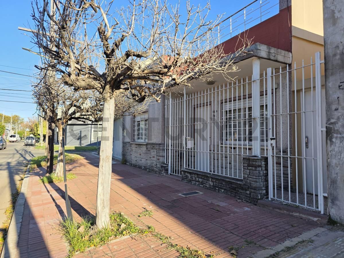 Foto de VENTA CASA 4 AMBIENTES, CON PARQUE, PARRILLA, EN SAN MARTIN ACEPTA, imagen 1