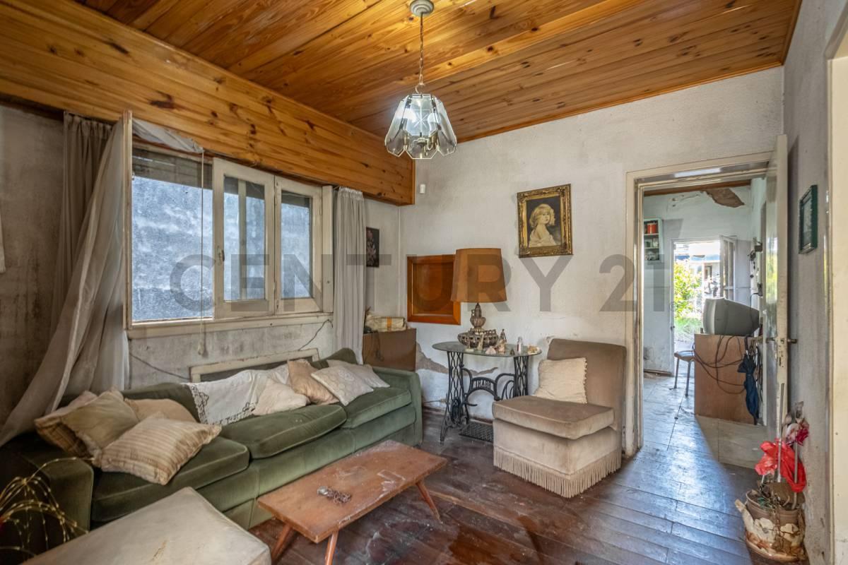 Foto de Se Vende casa con Jardín y cochera a refaccionar, imagen 3
