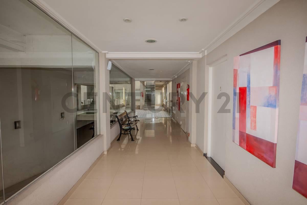 Foto de Departamento 2 amb con balcón y cochera PERMUTA, imagen 4
