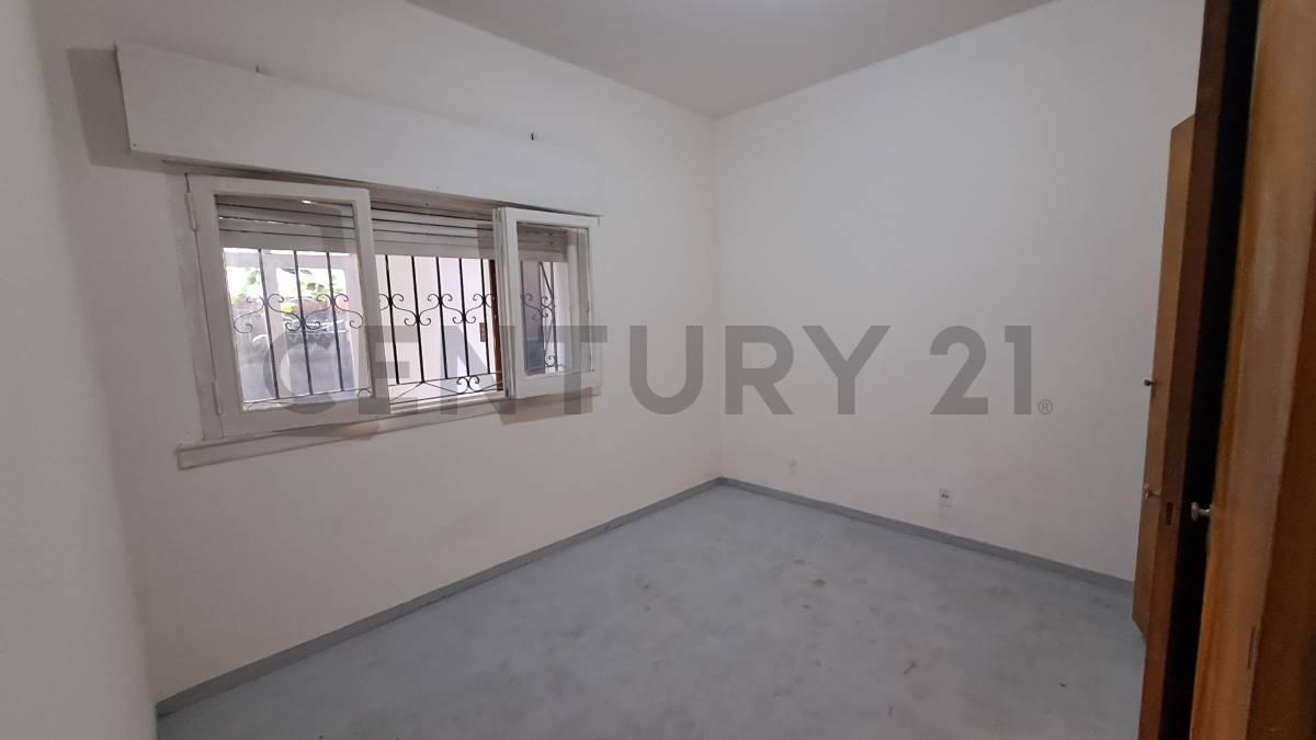 Foto de VENTA: USD 60.000 - Casa de 3 Ambientes en Planta Baja + Propiedad a, imagen 2