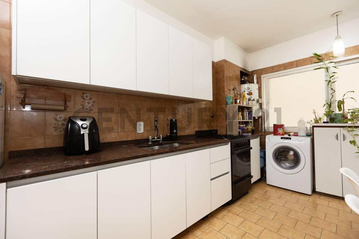 Foto de Departamento 3 ambientes con cochera en Venta al frente con balcón, imagen 1