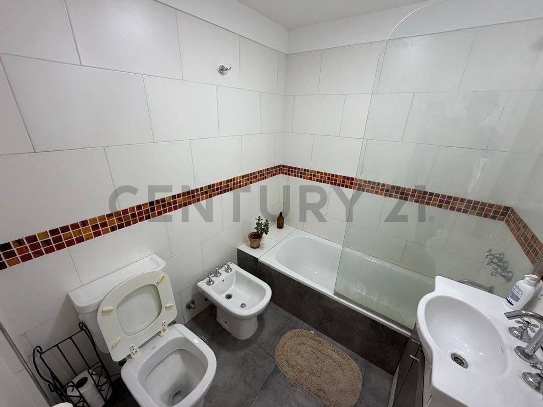 Foto de VENTA FLORESTA MONOAMBIENTE DIVISIBLE C BALCON, imagen 2