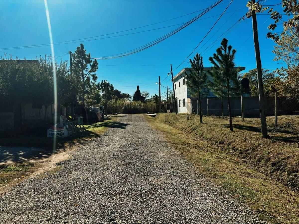 Foto de Espectacular lote en venta en Barrio Avira (Matheu), imagen 2