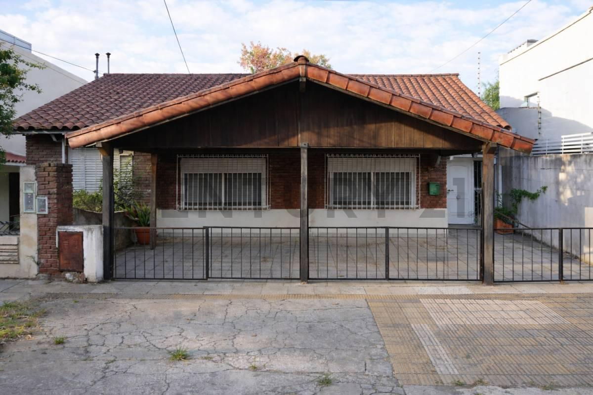 Foto de Chalet 4 ambientes en venta en Haedo con parque, galería cubierta y, imagen 3