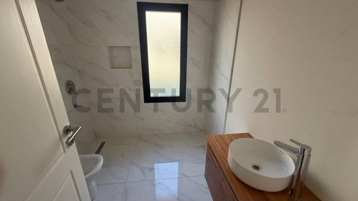 Foto de Casa a estrenar 4 amb + escritorio, pileta y galería – Santa Sofía, imagen 4