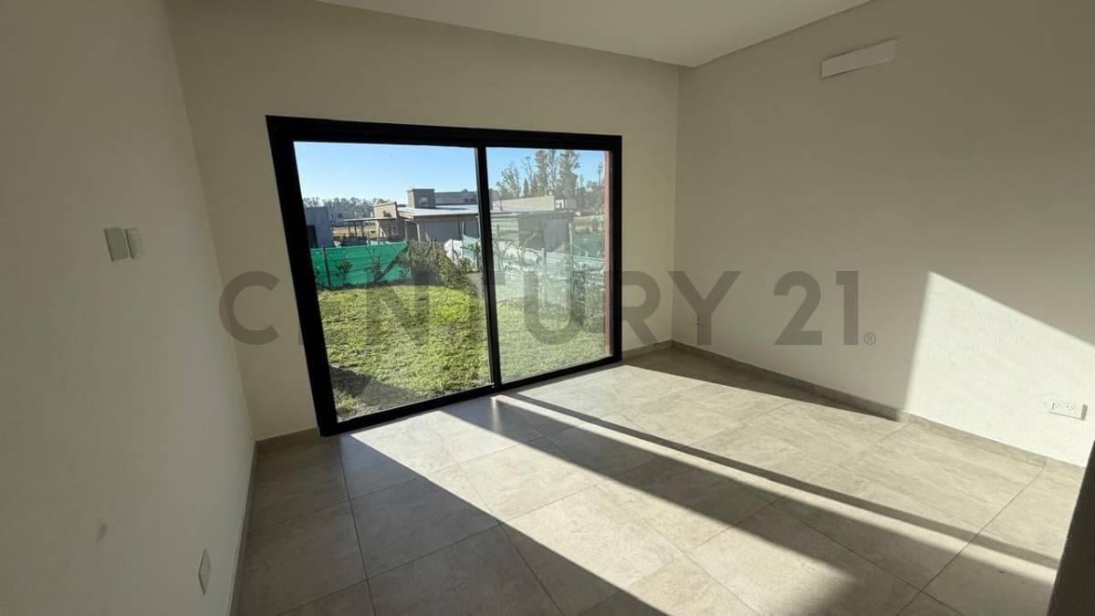 Foto de Casa a estrenar 4 amb + escritorio, pileta y galería – Santa Sofía, imagen 3