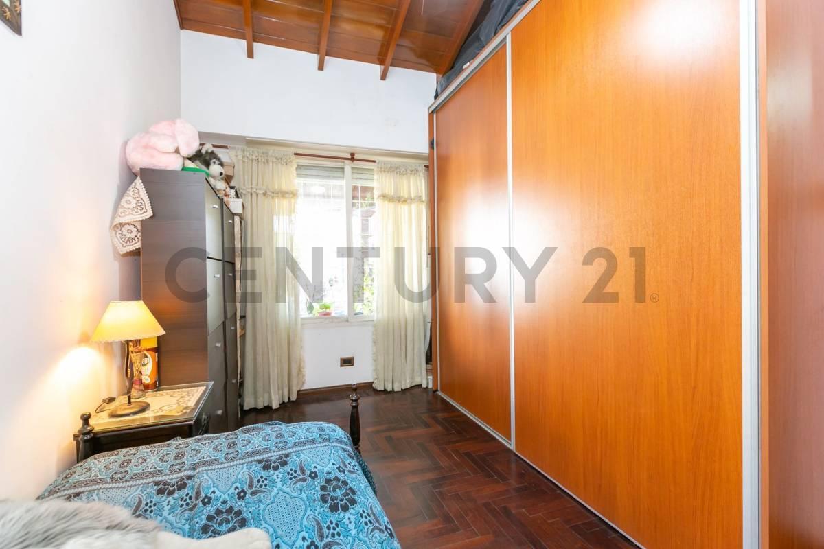 Foto de Venta casa 5 amb c pileta garage y quincho PERMUTA, imagen 5