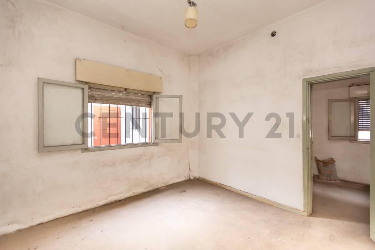 Foto de Venta Casa a refaccionar - PERMUTA - OPORTUNIDAD., imagen 4