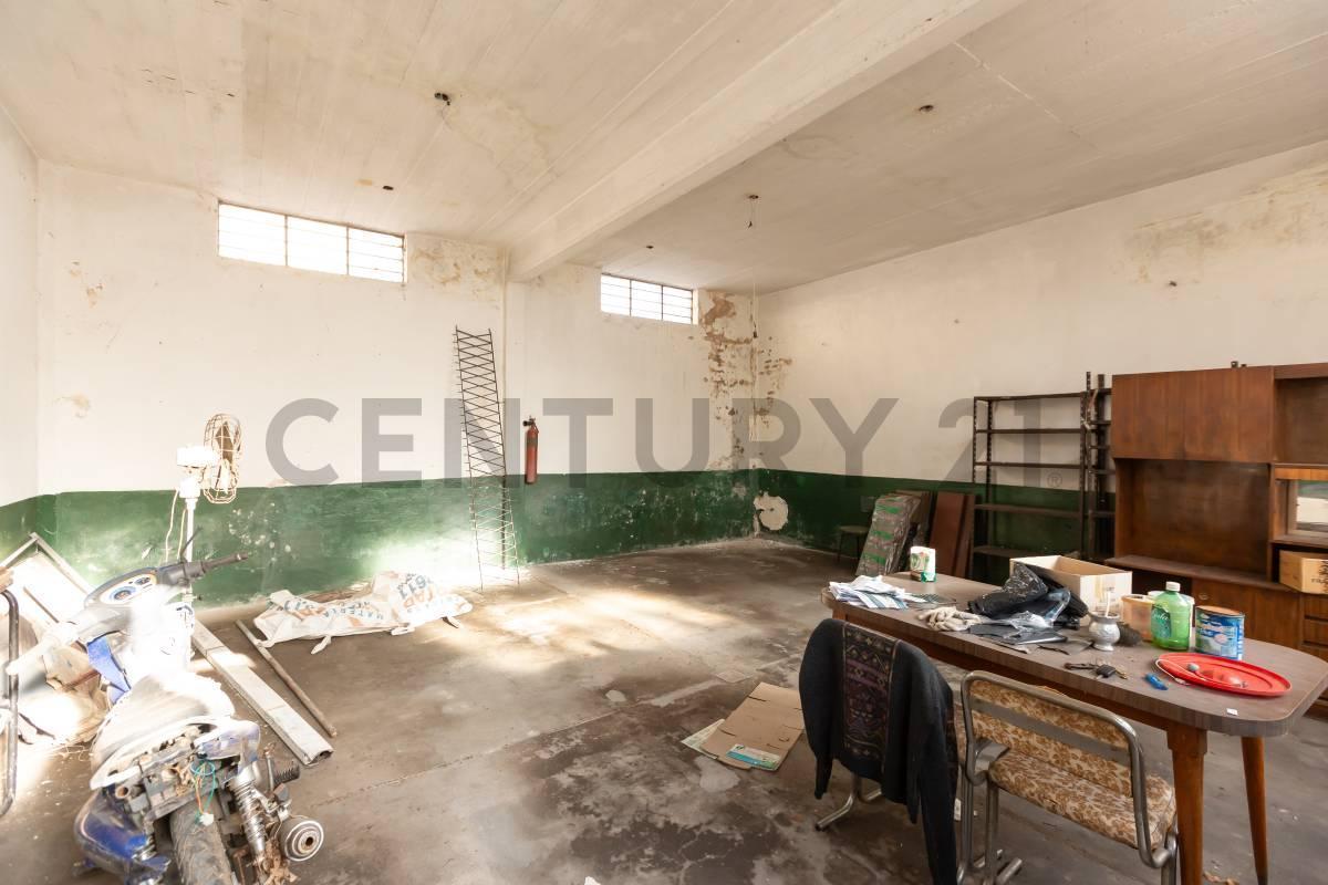 Foto de Venta Casa a refaccionar - PERMUTA - OPORTUNIDAD., imagen 2