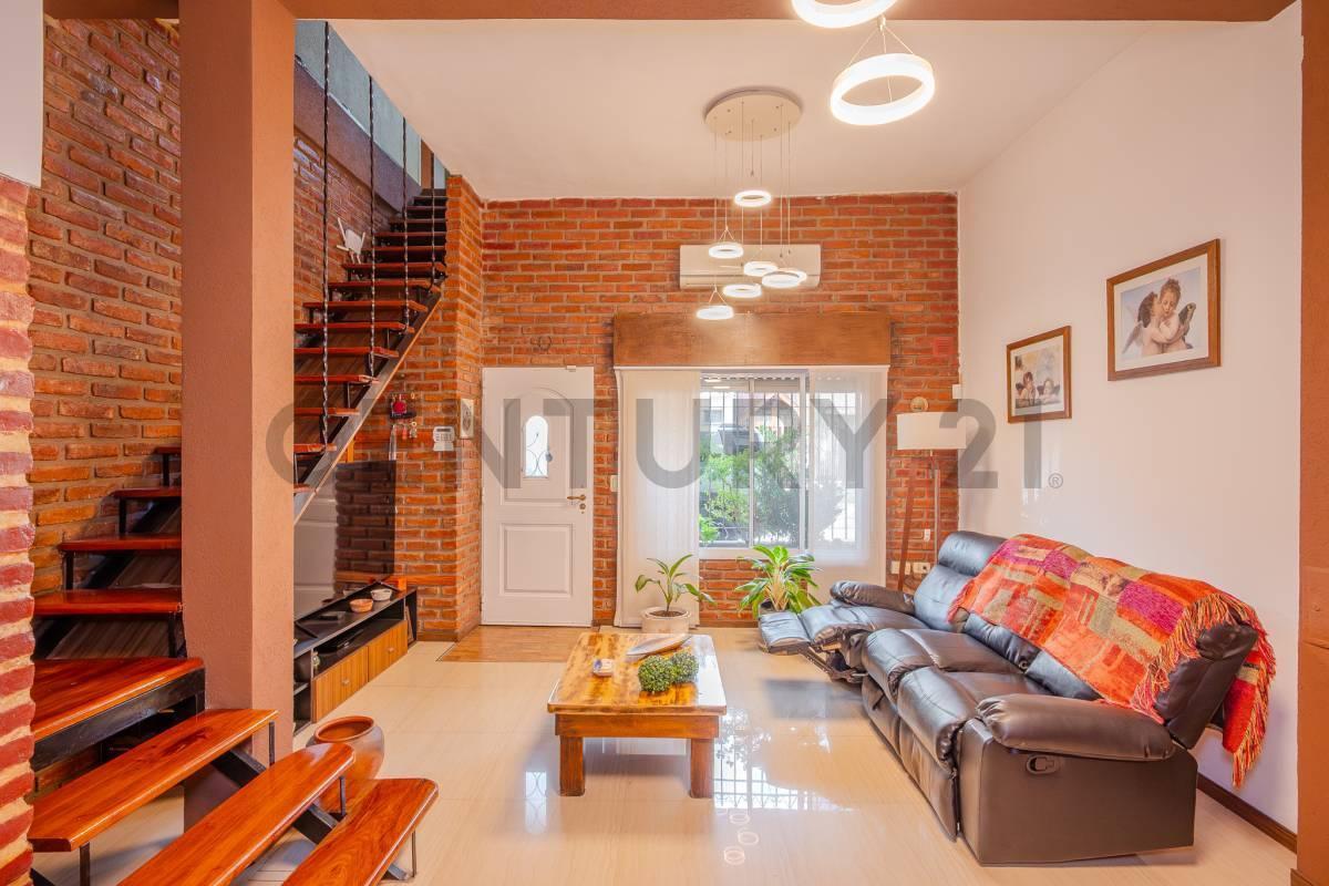 Foto de VENTA CASA DE CATEGORIA HAEDO NORTE, 4 DORMITORIOS, PATIO. EVALUA, imagen 2