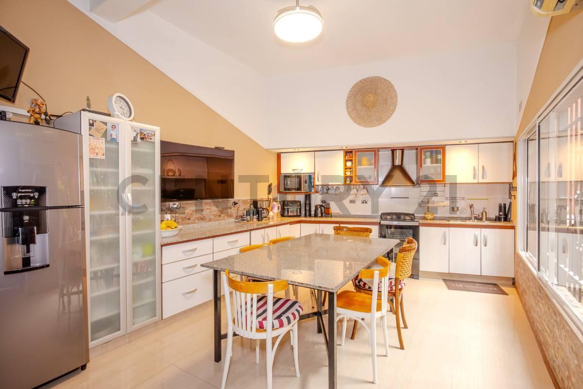 Foto de VENTA CASA DE CATEGORIA HAEDO NORTE, 4 DORMITORIOS, PATIO. EVALUA, imagen 3