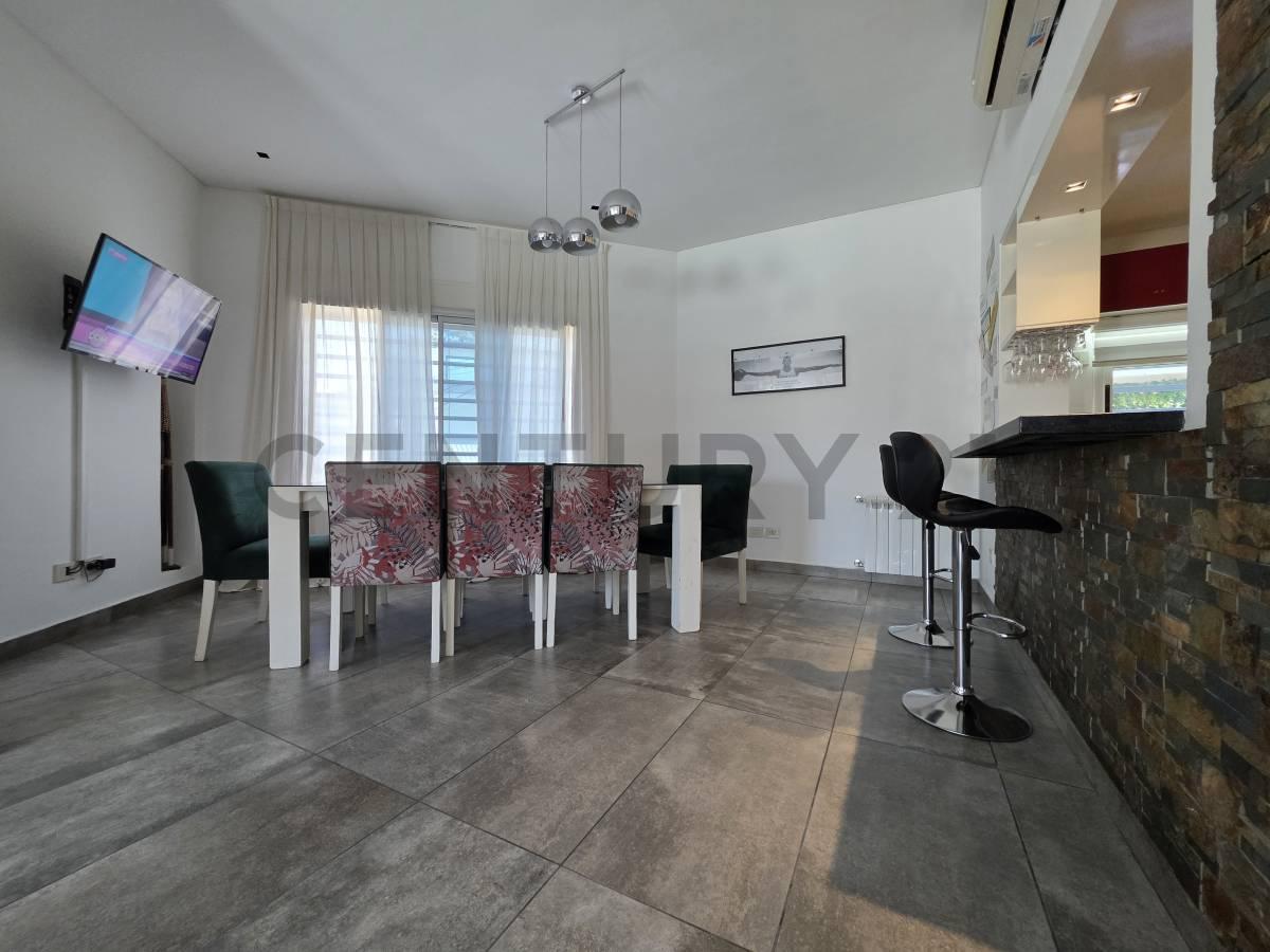 Foto de VENTA | Casa 5 Ambientes con Parque Pileta y Quincho 2 Cocheras en, imagen 3