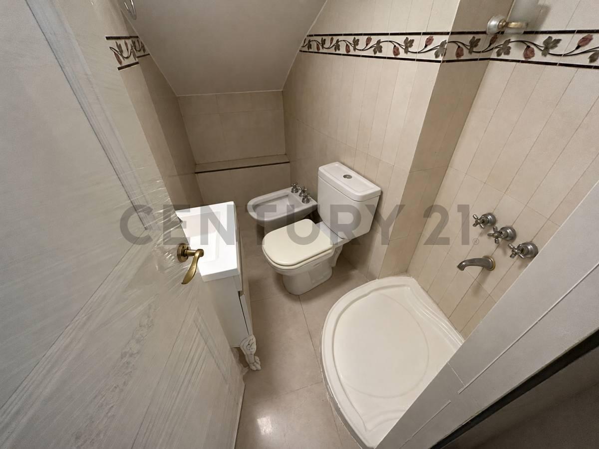 Foto de VENTA - PERMUTA CASA 4 AMB EN RAMOS MEJIA, imagen 4