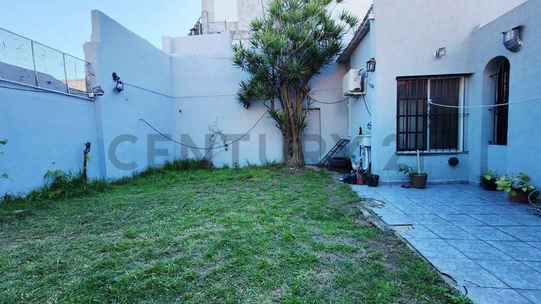 Foto de VENTA CASA 4 AMB JARDIN QUINCHO PERMUTA CASEROS, imagen 1
