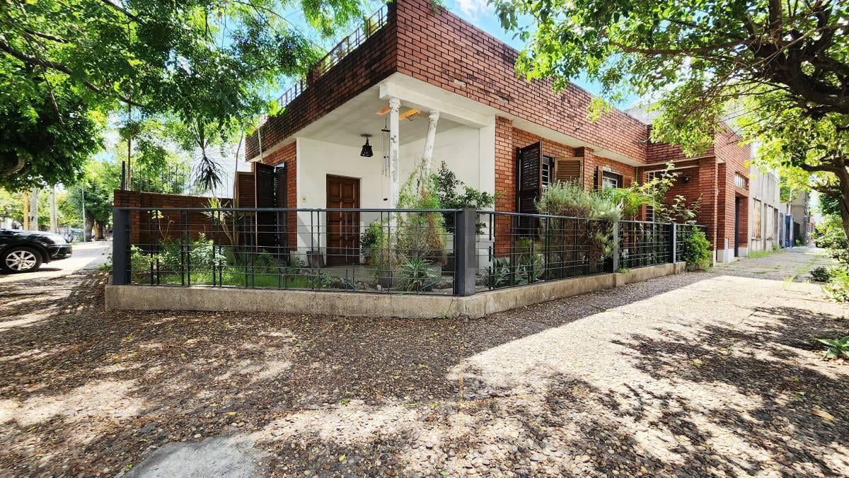Foto de VENTA CASA 3 AMB COCHERA PARRILA TERRAZA PERMUTA, imagen 2