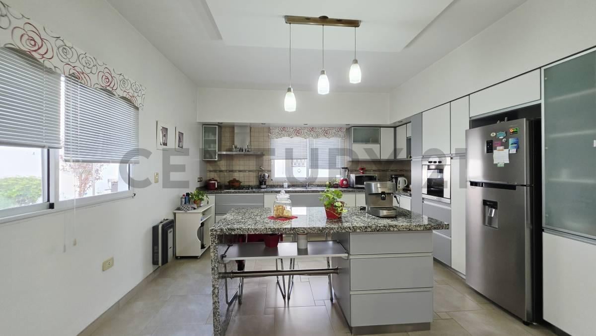 Foto de VTA CASA 4 AMB JARDIN/COCHERA RAMOS PERMUTA, imagen 5