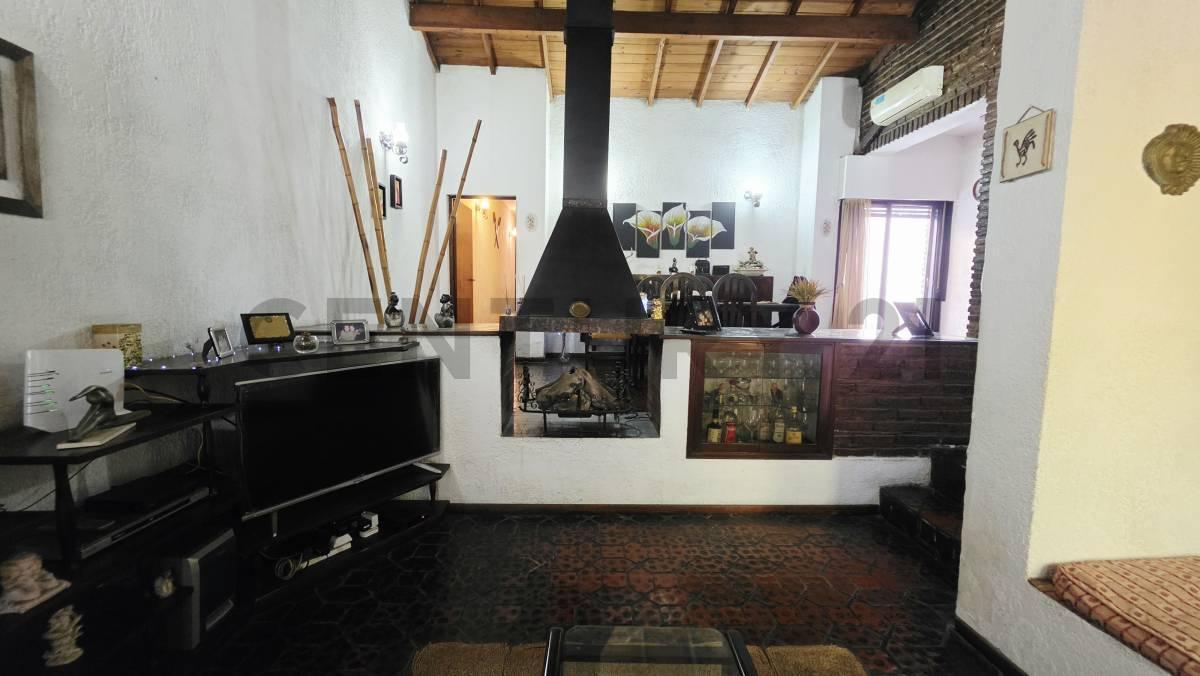 Foto de VTA CASA 4 AMB JARDÍN PARRILLA COCHERA PERMUTA, imagen 2