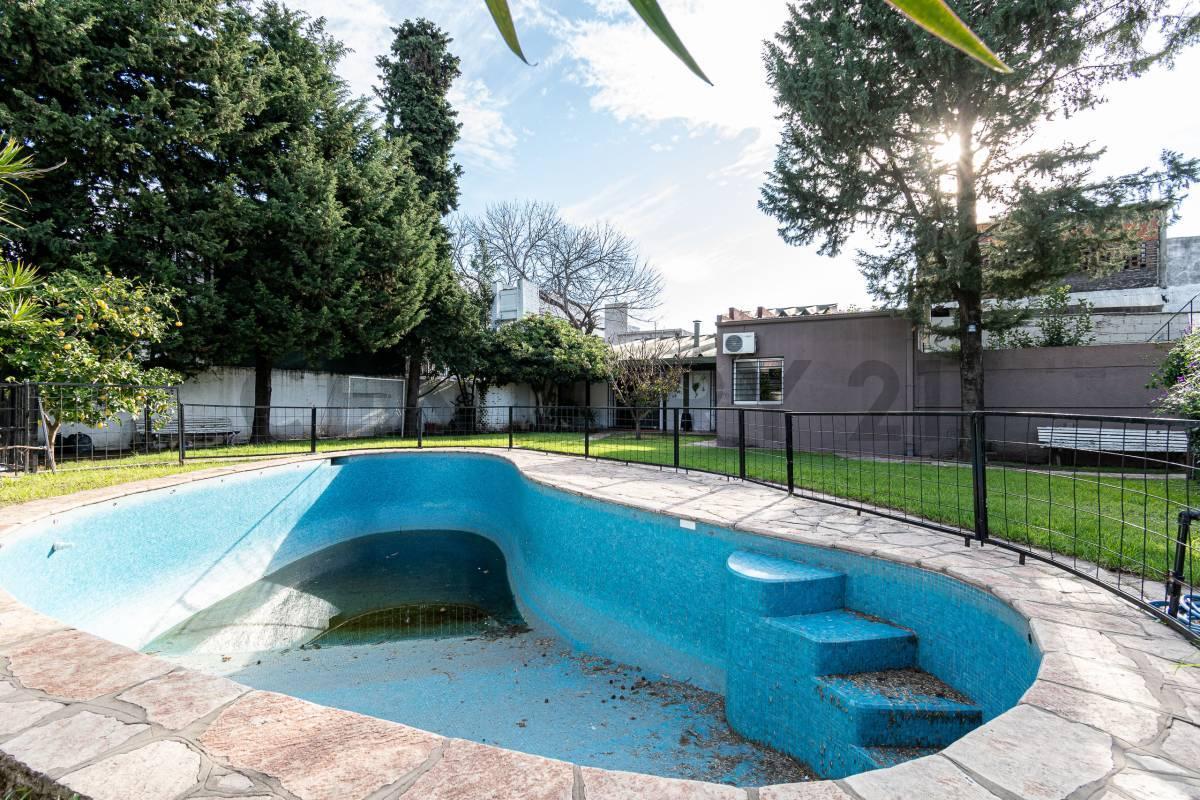 Foto de PH Tipo Casa con parque y piscina Permuta, imagen 2