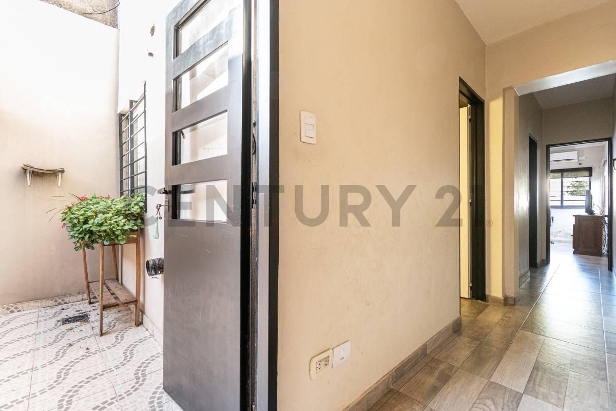 Foto de PH Tipo Casa con parque y piscina Permuta, imagen 4