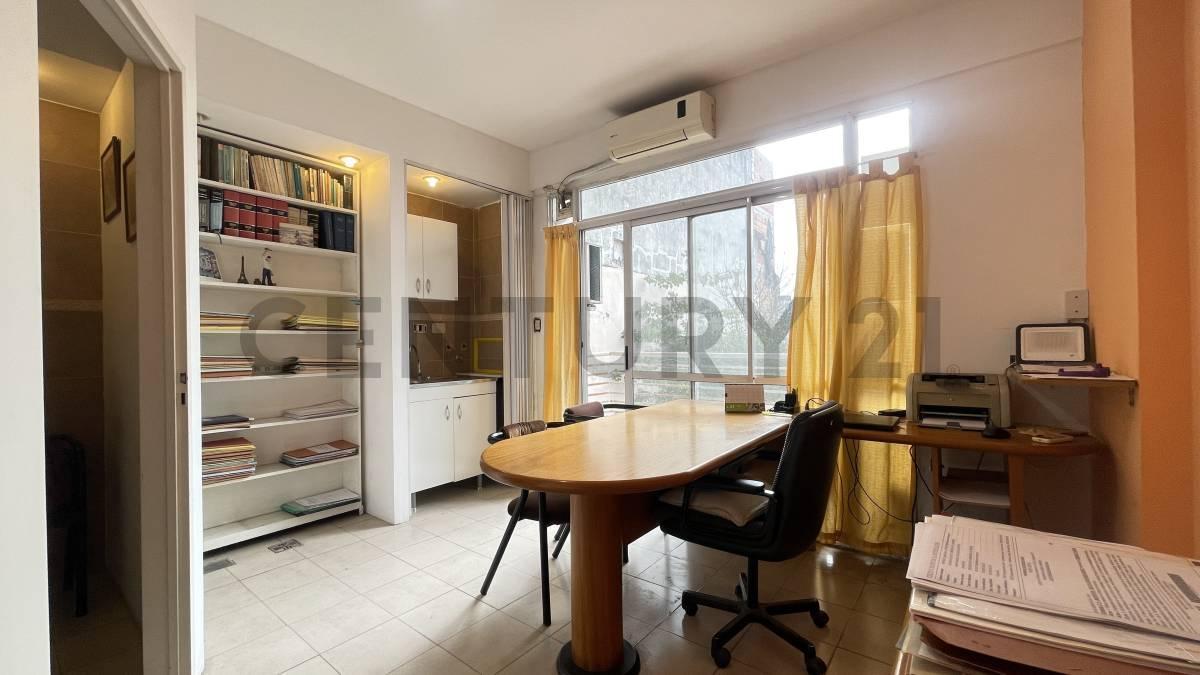 Foto de Departamento de 2 ambientes con balcón sobre Av. Rivadavia – Liniers, imagen 2
