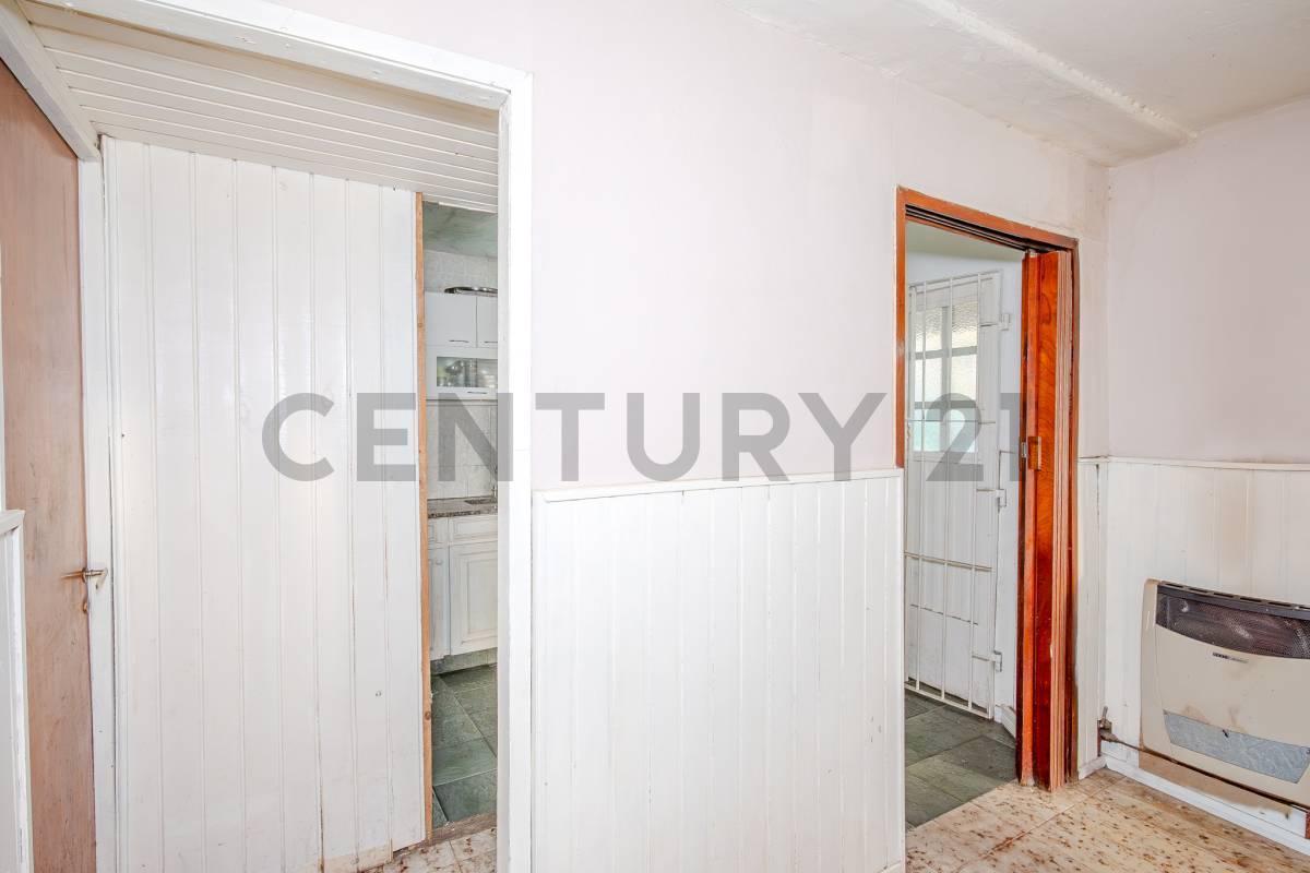 Foto de OPORTUNIDAD - Ph 3 ambientes con cochera y patio - Villa de Mayo, imagen 1