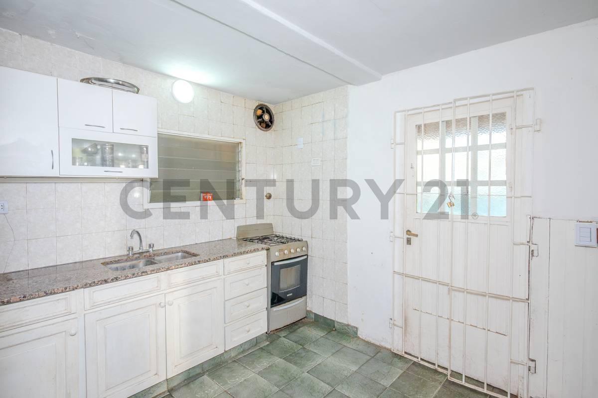 Foto de OPORTUNIDAD - Ph 3 ambientes con cochera y patio - Villa de Mayo, imagen 3