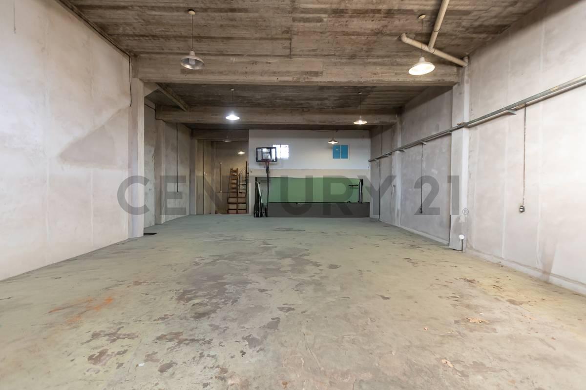 Foto de VENTA PERMUTA DEPOSITO EN VILLA BOSCH CON OFICINAS Y PATIO, imagen 1