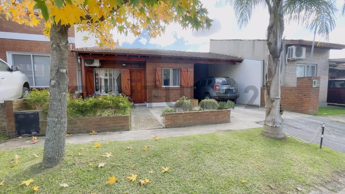Foto de Casa de 3 ambientes en venta en Altos de Pacheco con jardín y garage, imagen 2
