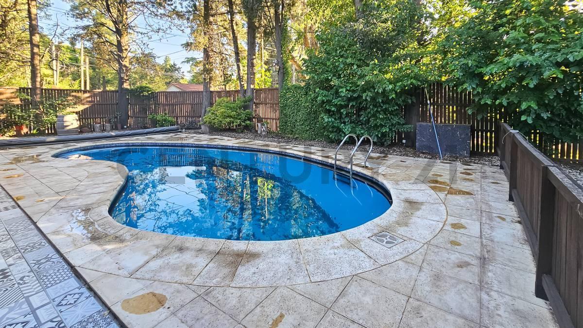 Foto de Venta Casa 4 ambientes- Piscina- jardin Parque Leloir-permuta, imagen 2
