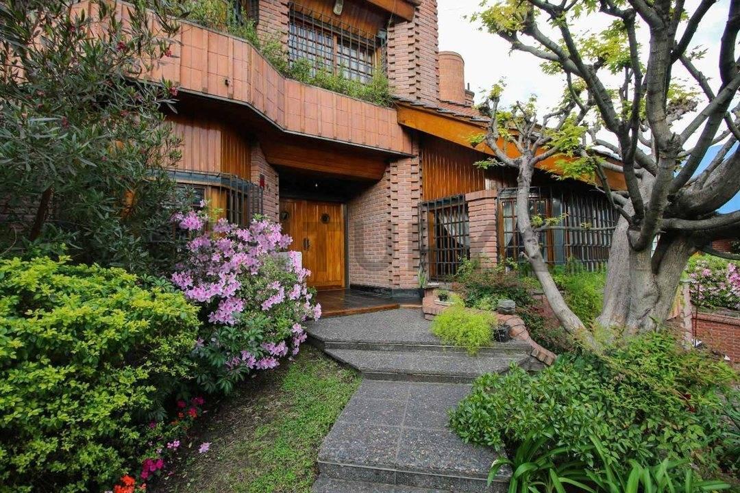 Foto de VENTA Casa de gran categoría – Villa Sarmiento – Pileta, Quincho y, imagen 5