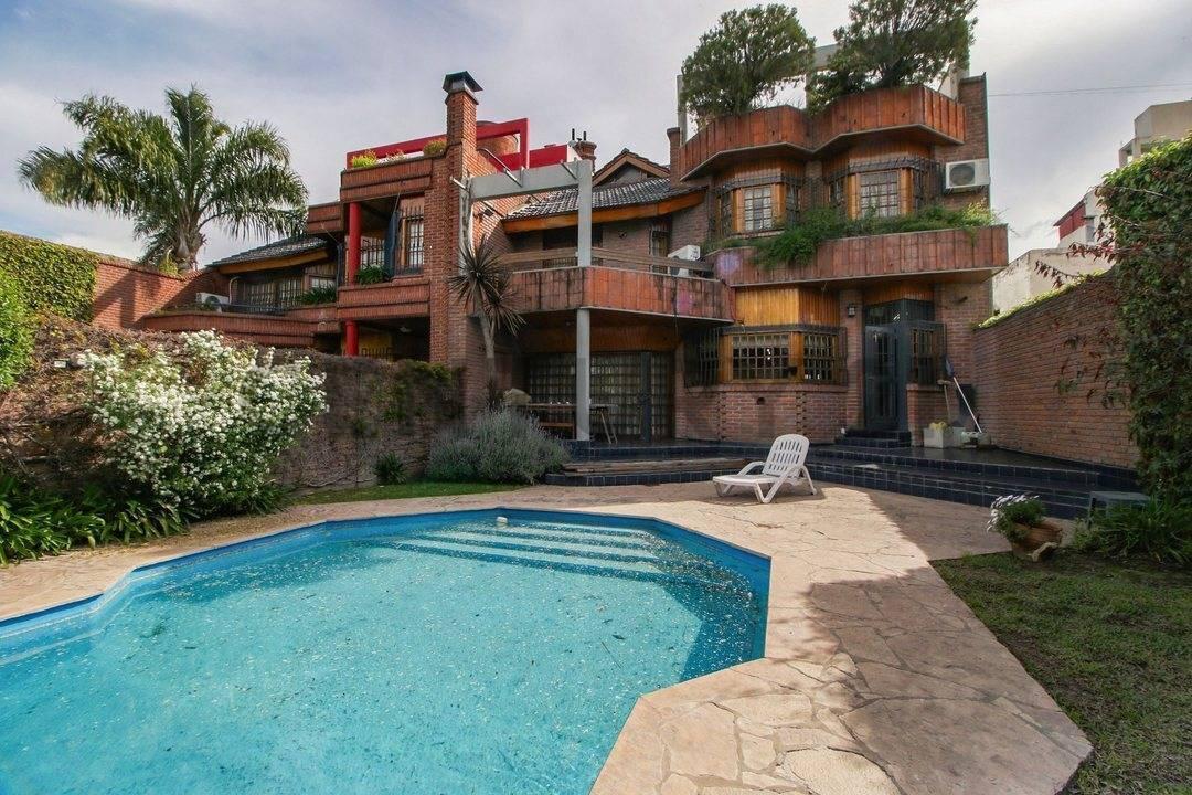 Foto de VENTA Casa de gran categoría – Villa Sarmiento – Pileta, Quincho y, imagen 2