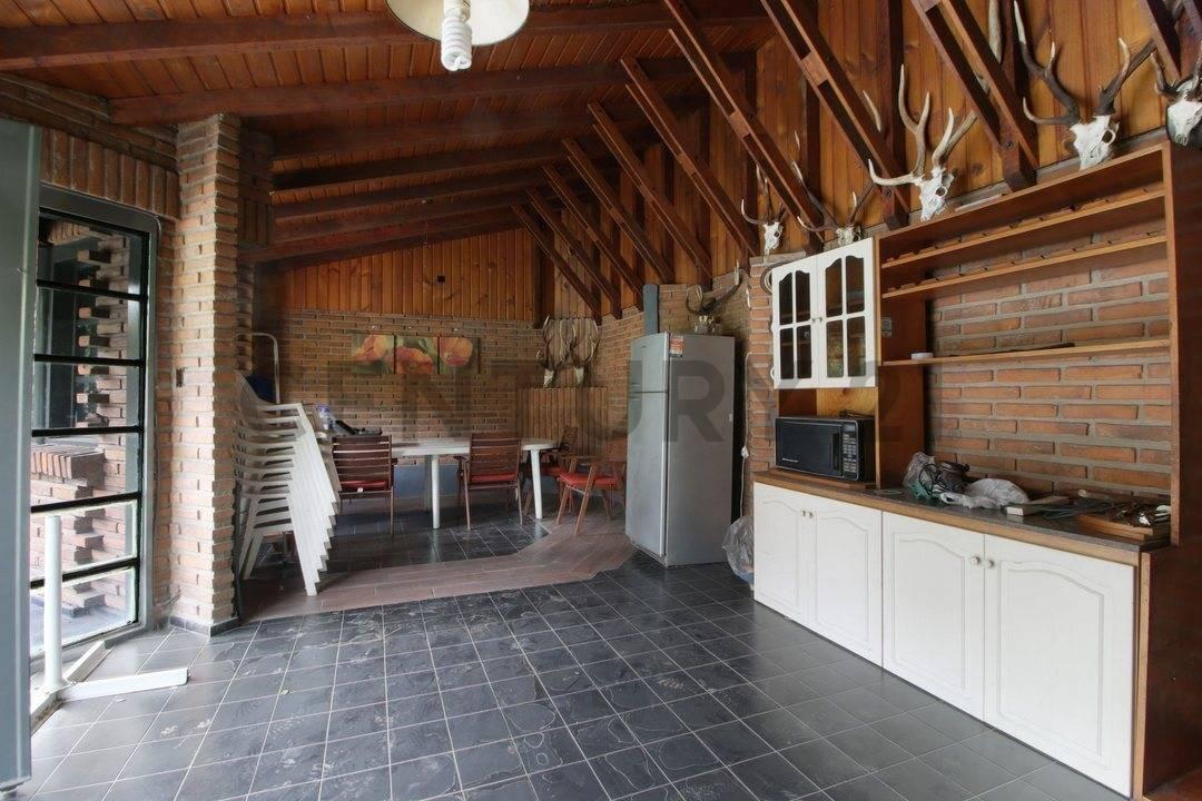 Foto de VENTA Casa de gran categoría – Villa Sarmiento – Pileta, Quincho y, imagen 3